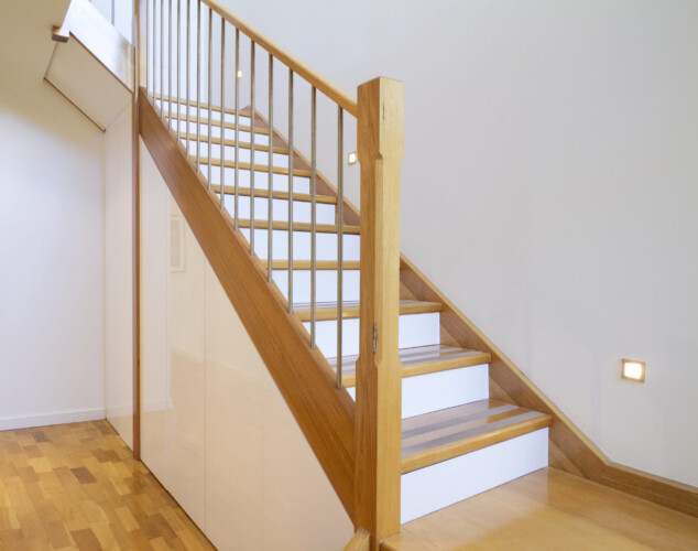 <strong>Straight Oak Staircase</strong>