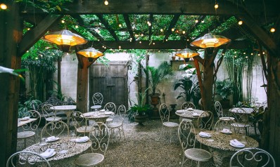 Top Garden Ideas of 2023 Using Oak