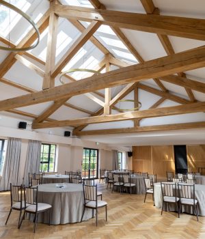 Oak Trusses Explained: Benefits, Design & Why They Matter in Modern Builds