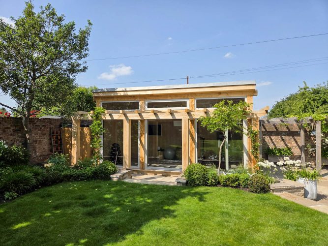 <strong>Oak Framed Annexes</strong>